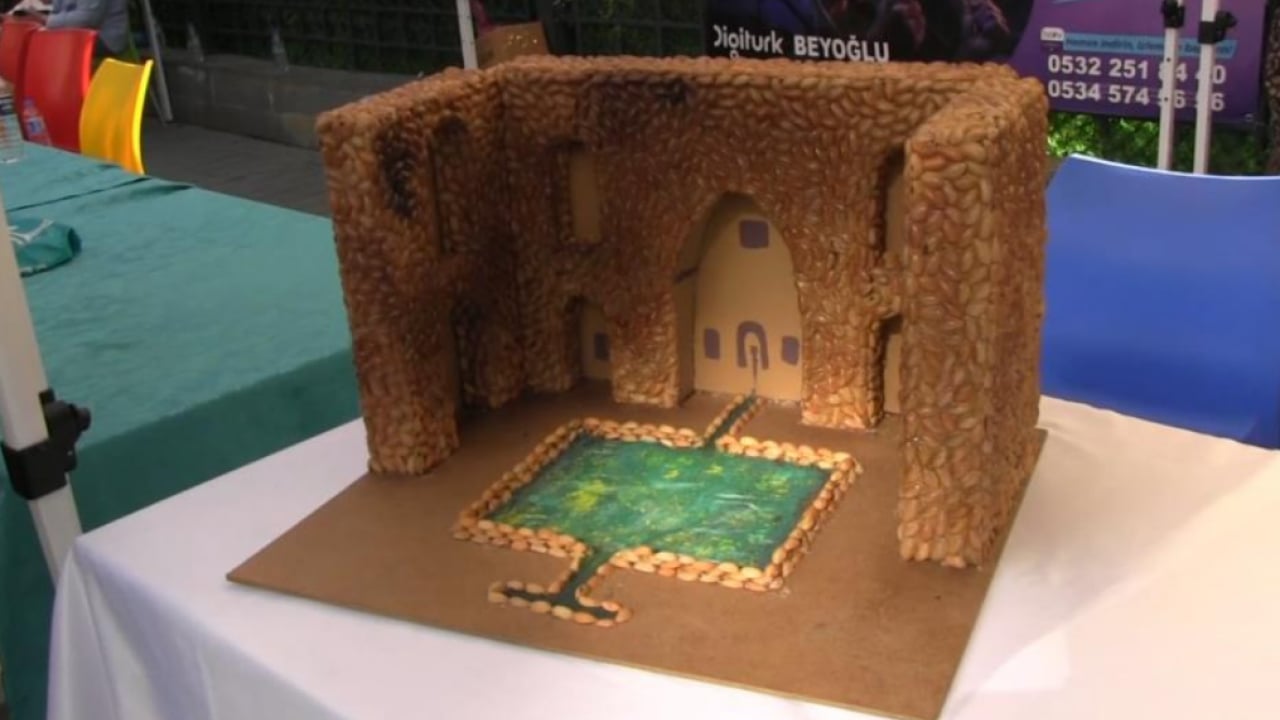 Görenleri hayran bırakıyor! Bakın bu sanat eserleri hangi malzemeden yapılıyor
