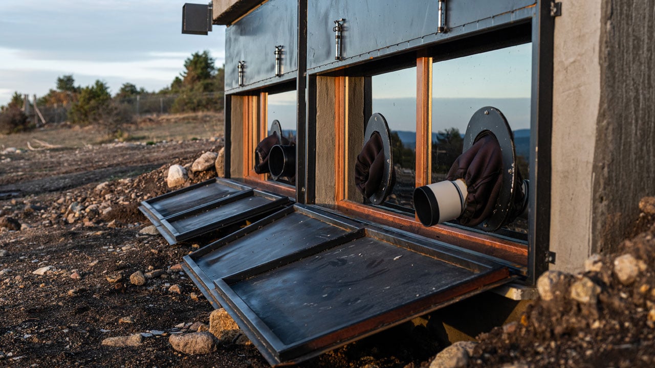 Foto - Görüntüler nefes kesiyor! Leşlerle dolu bu istasyona fotoğrafçılar akın ediyor