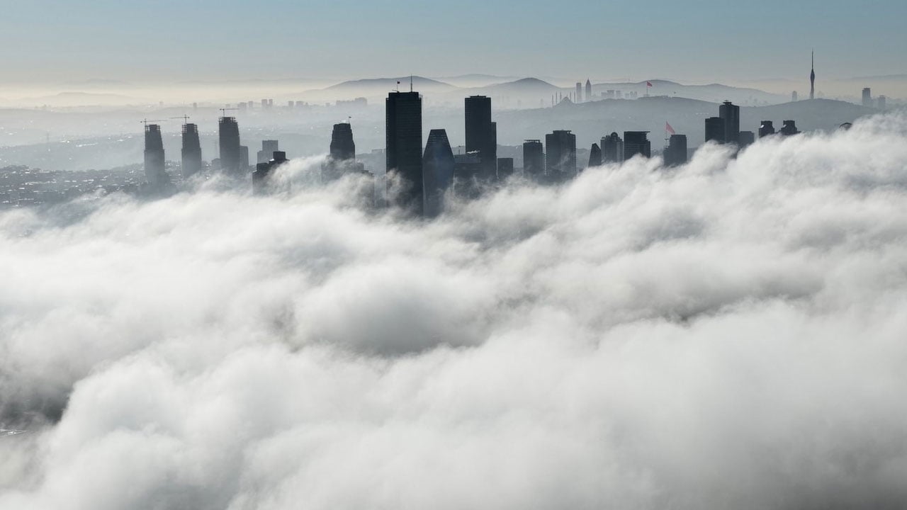 Foto - Görüş mesafesi 10 metreye düştü! İstanbul’da sis şehri yuttu