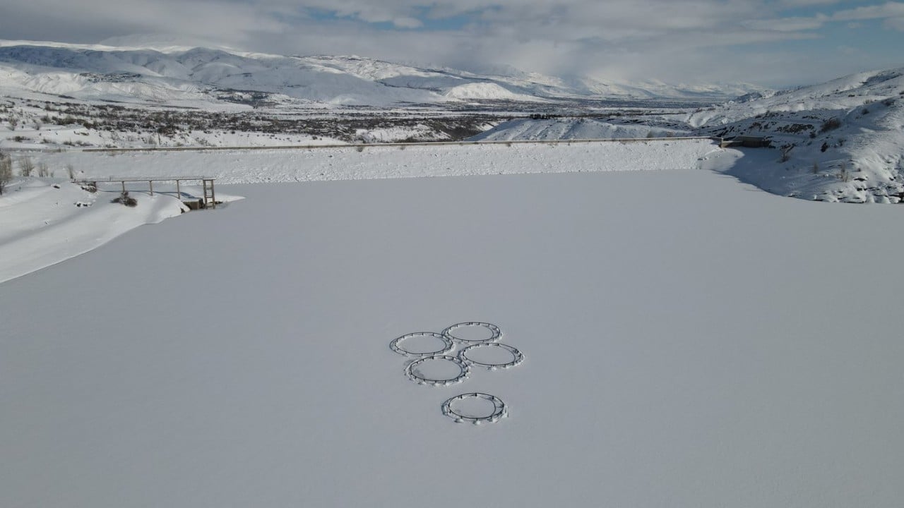 Foto - Göyne Barajı dondu! Balık kafesleri buz kütlesinin altında kaldı