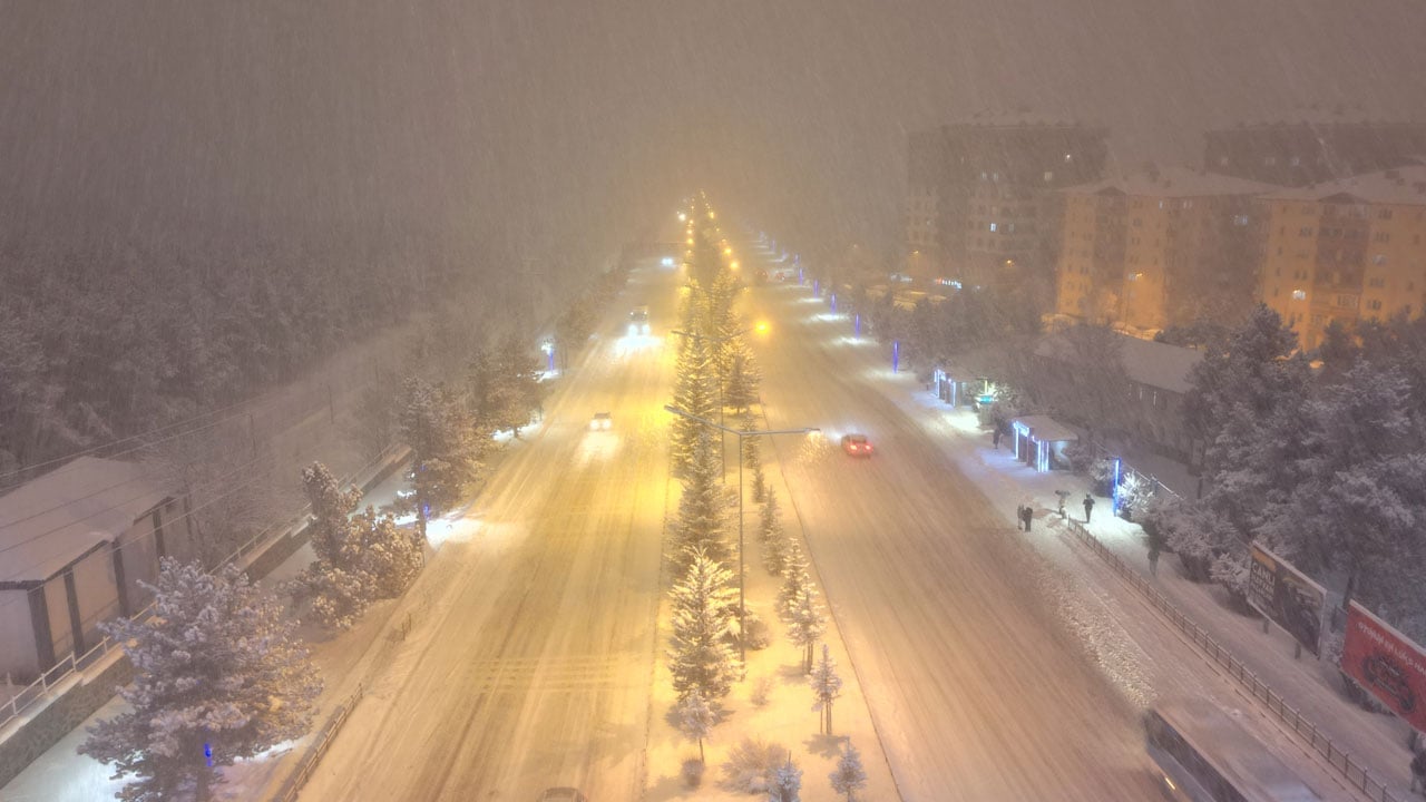 Foto - Göz gözü görmedi! Tarihi yapılar beyaz örtüyle kaplandı