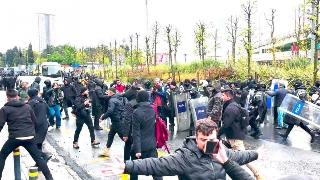 Foto - Gözaltılar var! 1 Mayıs provokatörleri duvara tosladı