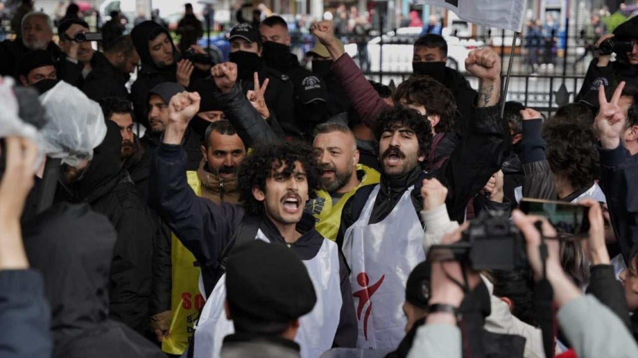 Foto - Gözaltılar var! 1 Mayıs provokatörleri duvara tosladı