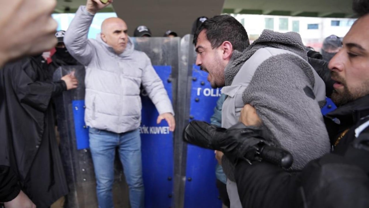 Foto - Gözaltılar var! 1 Mayıs provokatörleri duvara tosladı