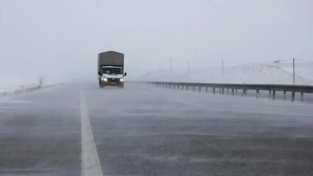Foto - Gözle görünmeyen ölümcül tehlike: Siyah buz yolları tuzağa çeviriyor