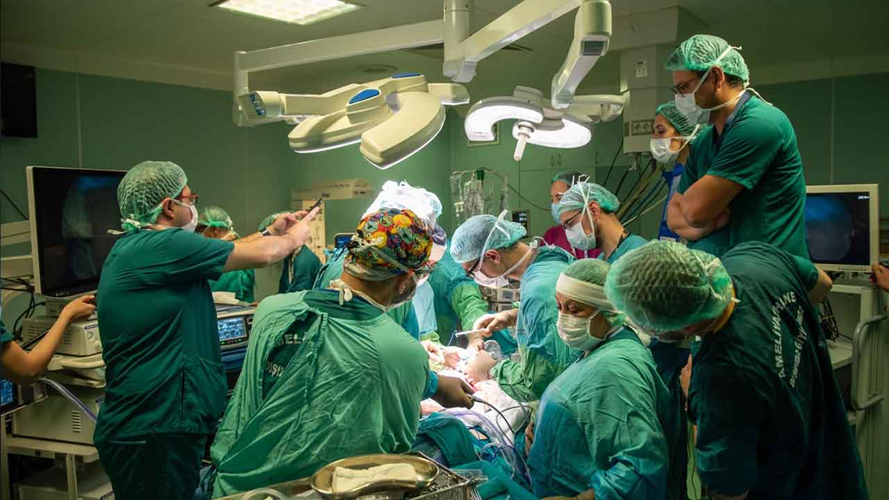 Foto - Gözleri yaşartan tıp başarısı! Anne karnındaki bebeğe mucize operasyon!