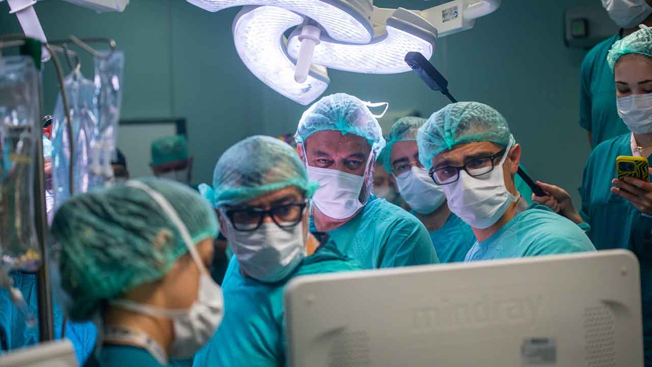 Foto - Gözleri yaşartan tıp başarısı! Anne karnındaki bebeğe mucize operasyon!