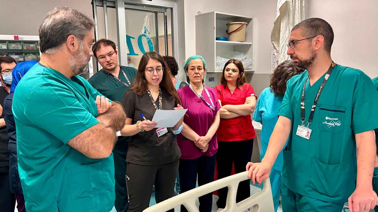 Foto - Gözleri yaşartan tıp başarısı! Anne karnındaki bebeğe mucize operasyon!
