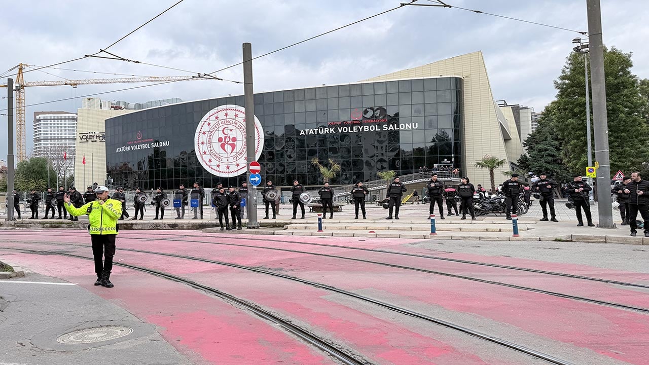 Foto - Göztepe Beşiktaş maçında olaylar çıktı! Tribün boşaltıldı