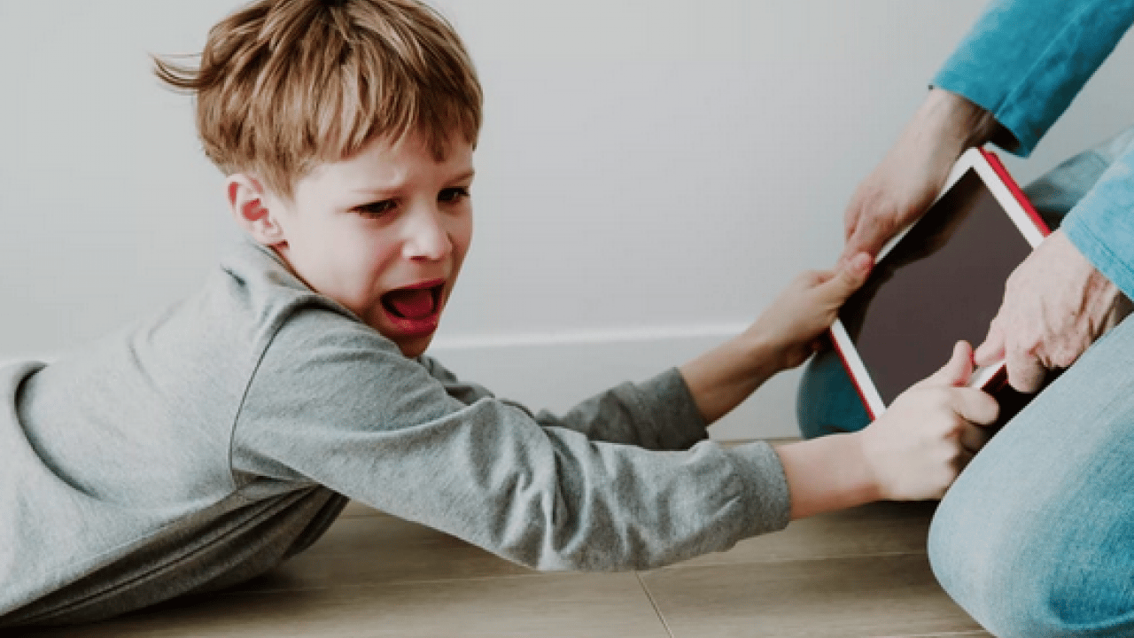 Gözümüzün içine baka baka yapıyorlar üstelik: Dijital ekran bağımlılığı çocuklarda kabızlığın...