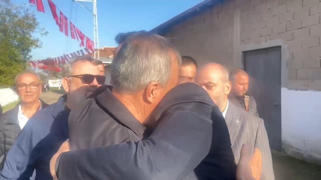 Foto - Gözyaşları içinde yürek burkan istek! Şehit babası önce sarıldı, sonra "Beni Bahçeli’ye götürün" dedi