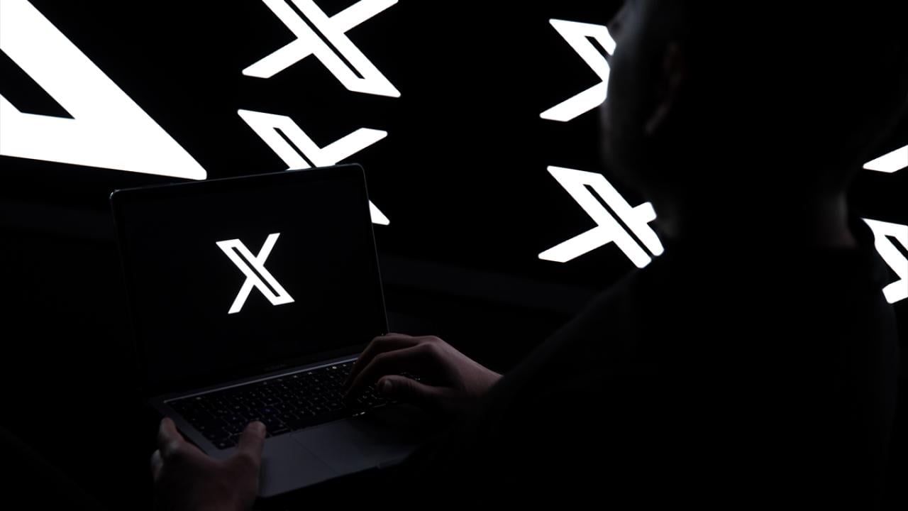 Grok ile üretilen uygunsuz görüntüler nedeniyle X'e yasaklama uyarısı