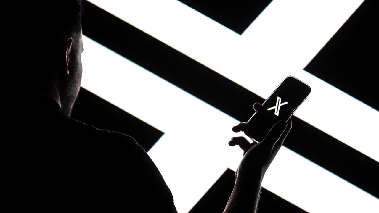 Foto - Grok ile üretilen uygunsuz görüntüler nedeniyle X'e yasaklama uyarısı