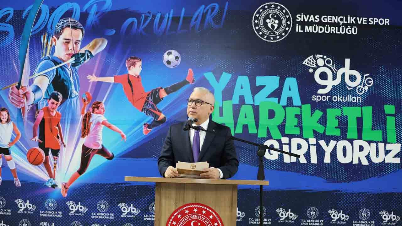 Foto - GSB Spor Okulları başladı: Binlerce genç sahaya indi