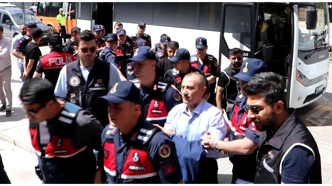 Foto - Gülistan Doku soruşturmasında şok detaylar... Eski Vali Tuncay Sonel’in ağızları açık bırakan planı ortaya çıktı: İşte suyun 14 metre altında bulunan reçete ve makas detayı