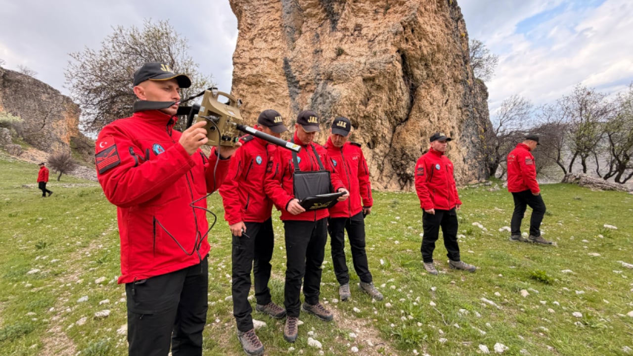 Foto - Gülistan Doku’nun cansız bedeni için kritik arama: Gömüldüğü yer araştırılıyor! JAK ve JASAT devrede