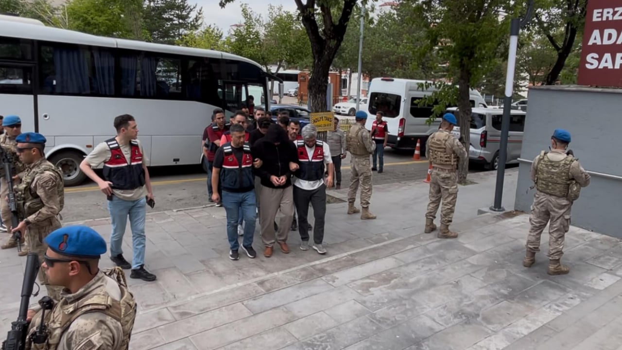 Foto - Gülistan soruşturmasında sıcak gelişme: Boynu büyükler böyle götürüldü!