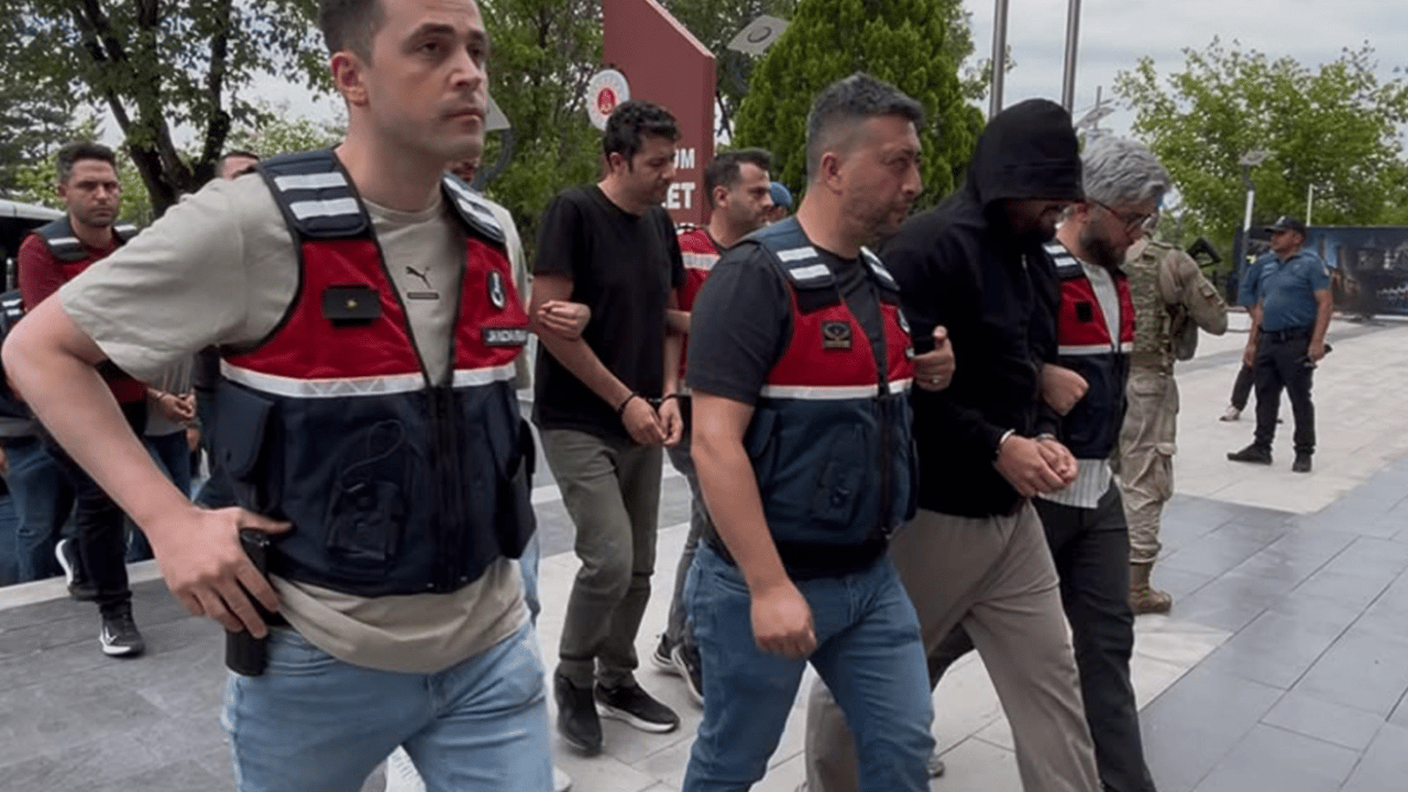 Foto - Gülistan soruşturmasında sıcak gelişme: Boynu büyükler böyle götürüldü!