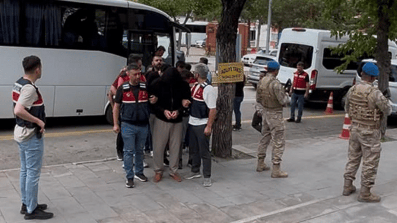 Foto - Gülistan soruşturmasında sıcak gelişme: Boynu büyükler böyle götürüldü!