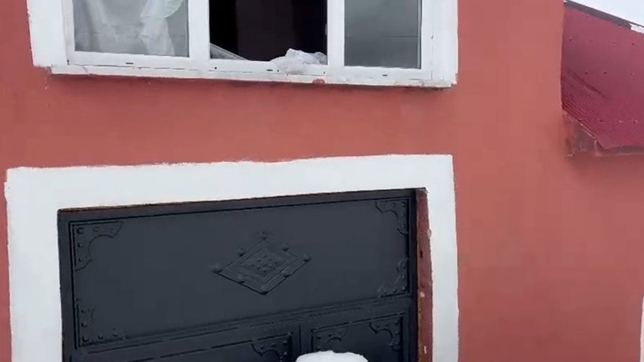 Foto - Gümüşhane’de akıl almaz olay: Ayılar artık 2. katların penceresinden giriyor