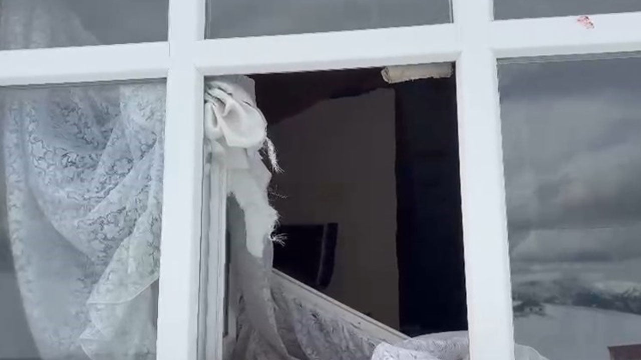 Foto - Gümüşhane’de akıl almaz olay: Ayılar artık 2. katların penceresinden giriyor