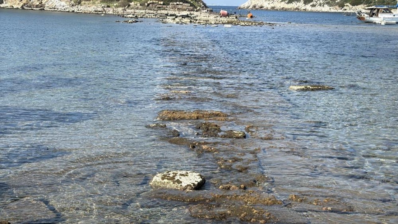 Foto - Gümüşlük koyunda sular çekildi 3 bin 500 yıllık kral yolu ortaya çıktı