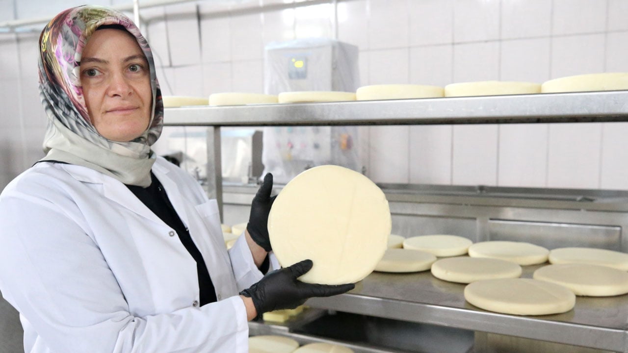 Foto - Günde 10 ton süt işliyor! Devlet desteğiyle hayalini üretime dönüştürdü