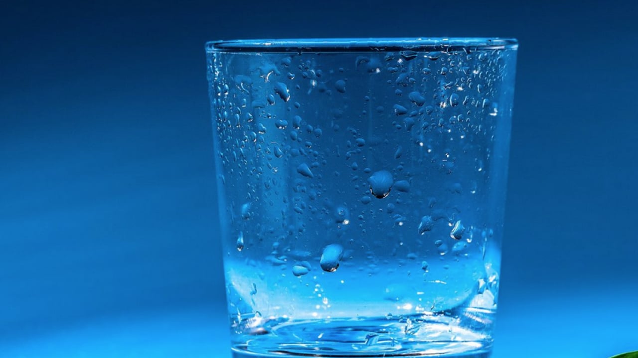 Foto - Bu sıcaklarda ne kadar su içmelisiniz? Böbreklerden 1500 mililitre, deriden ise?