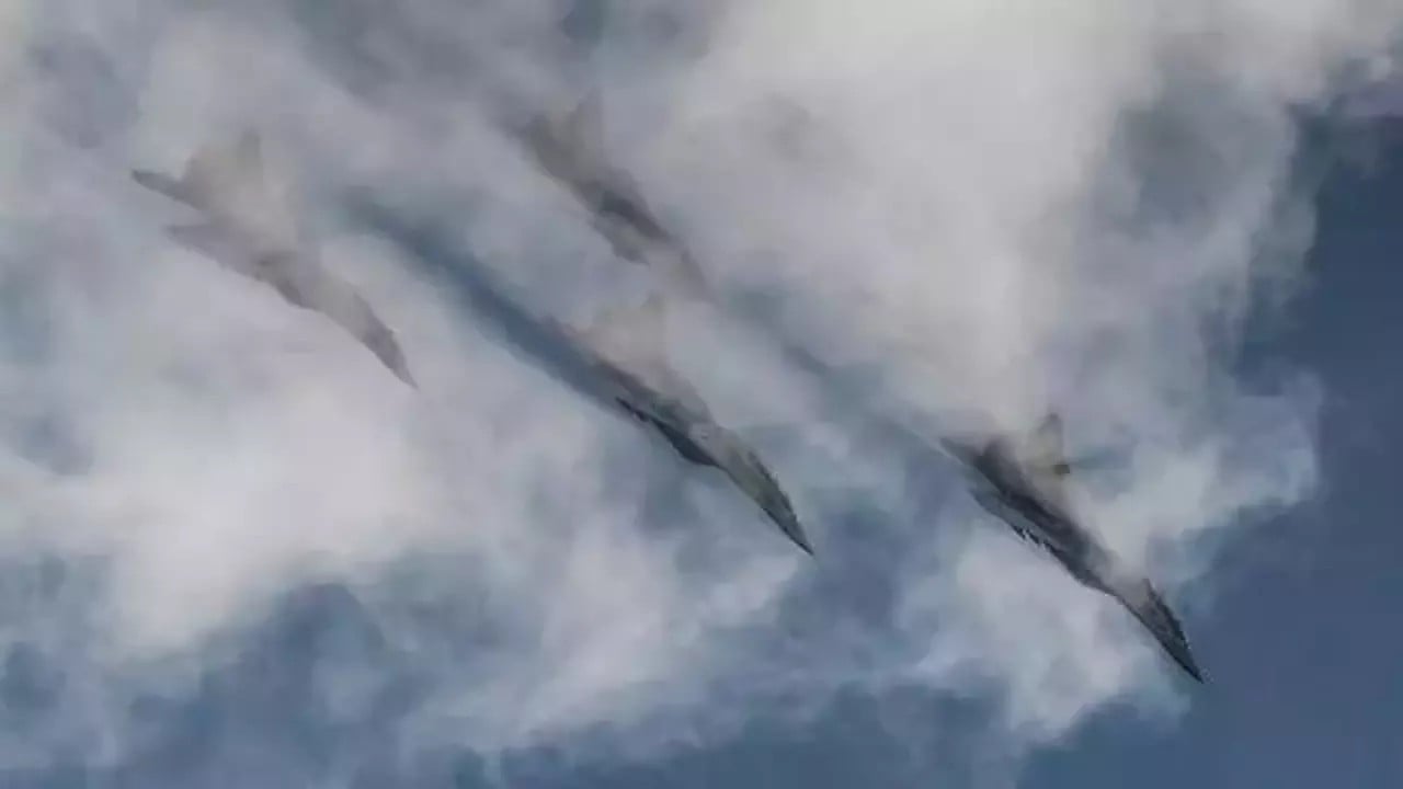 Foto - Gündemi sarsacak gelişme! Savaş uçağı vuruldu