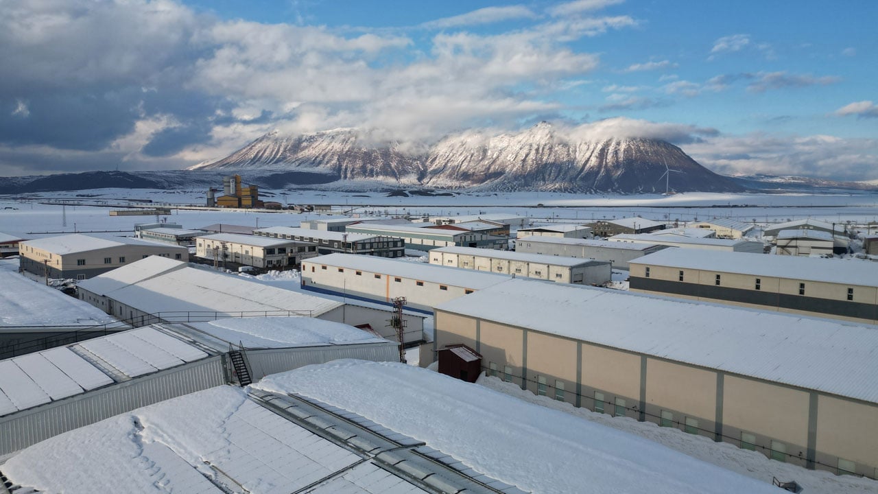Foto - Güneş panelleri beyaz örtüyle kaplı! Kür üretim maliyetini arttırdı