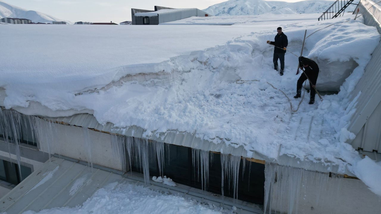 Foto - Güneş panelleri beyaz örtüyle kaplı! Kür üretim maliyetini arttırdı