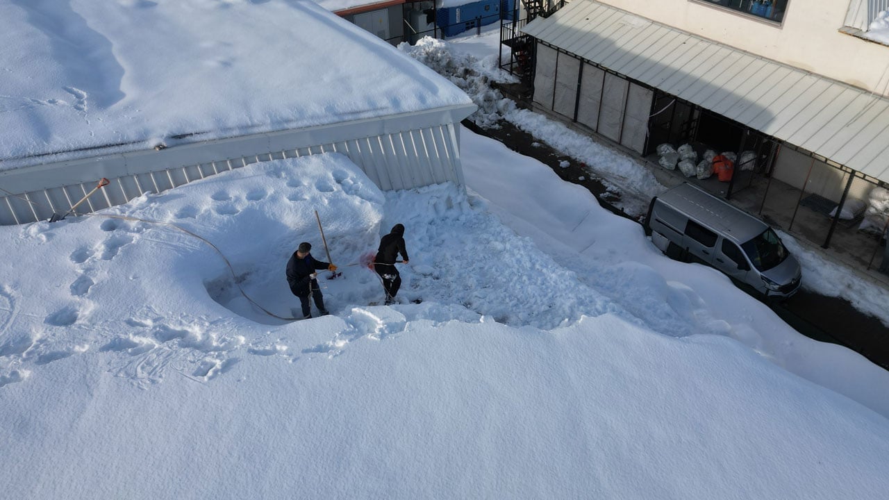 Foto - Güneş panelleri beyaz örtüyle kaplı! Kür üretim maliyetini arttırdı