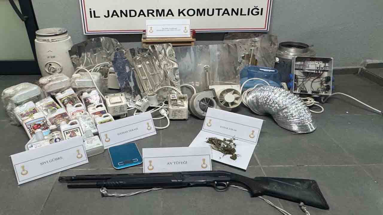 Foto - Güvenlik güçlerinden kaçış yok: Çatıya çıkan jandarma şaşkına döndü