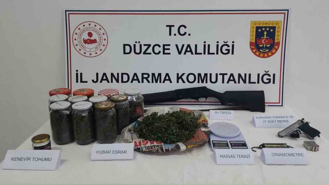 Foto - Güvenlik güçlerinden kaçış yok: Çatıya çıkan jandarma şaşkına döndü