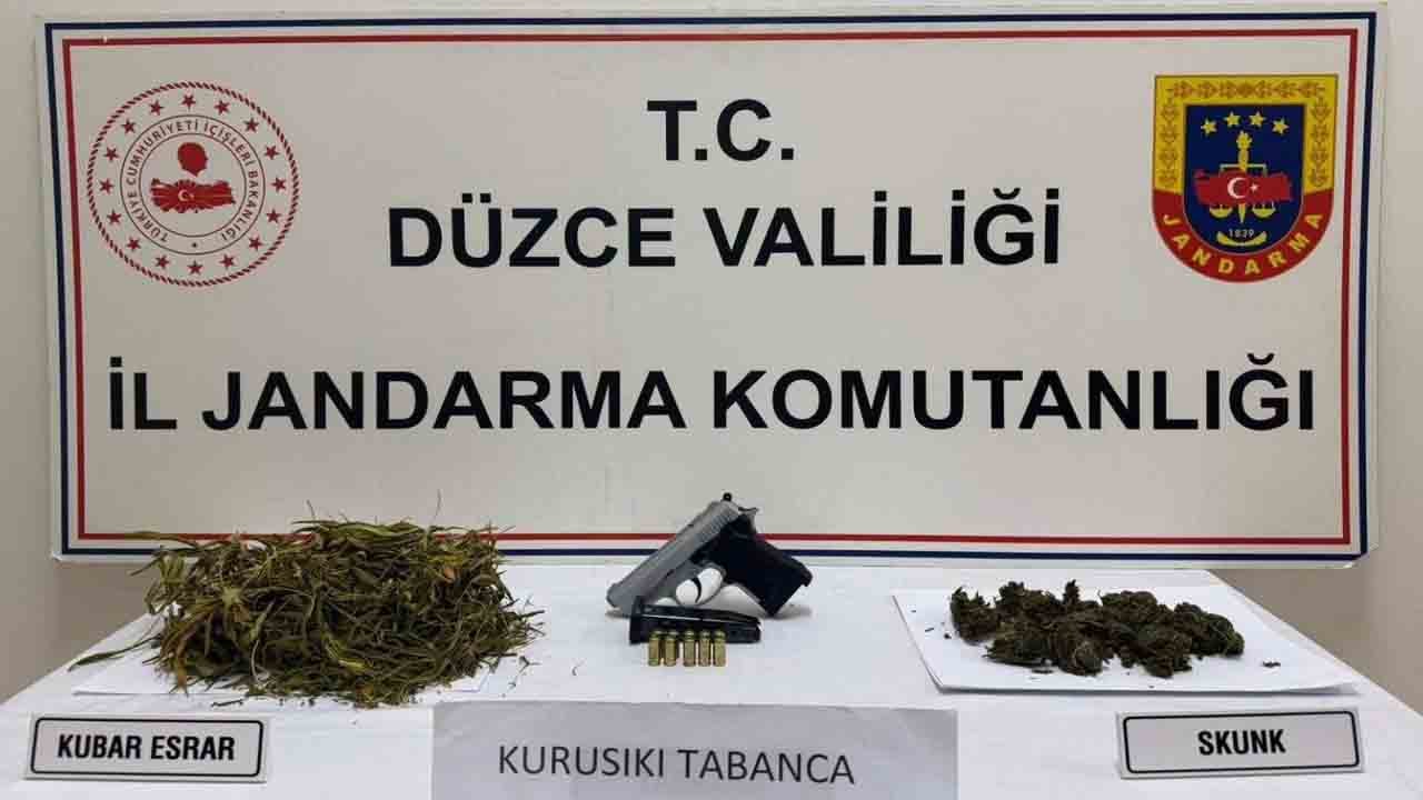 Foto - Güvenlik güçlerinden kaçış yok: Çatıya çıkan jandarma şaşkına döndü