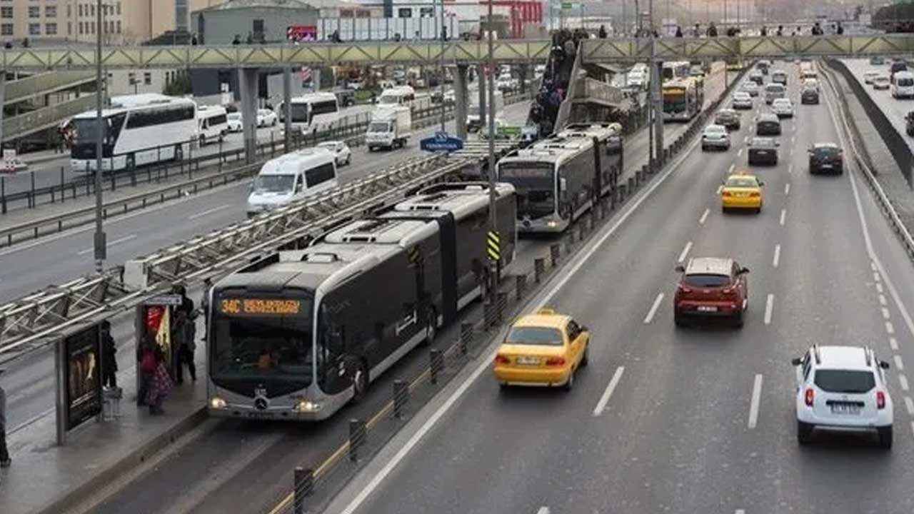 Foto - Güzergah değişikliği kararı! İstanbul'da metrobüse 'özel gün' ayarı
