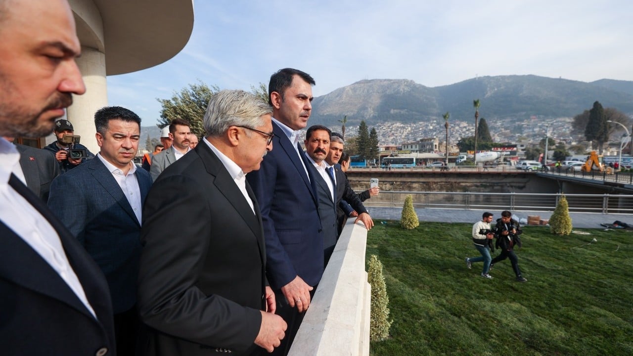 Foto - Hacı Yakışıklı kaleme aldı... Asrın depremi'nden asrın inşası'na Murat Kurum...