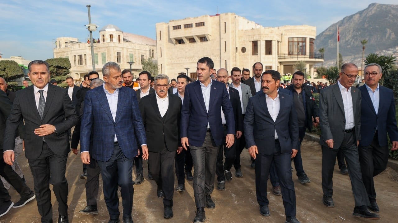 Foto - Hacı Yakışıklı kaleme aldı... Asrın depremi'nden asrın inşası'na Murat Kurum...