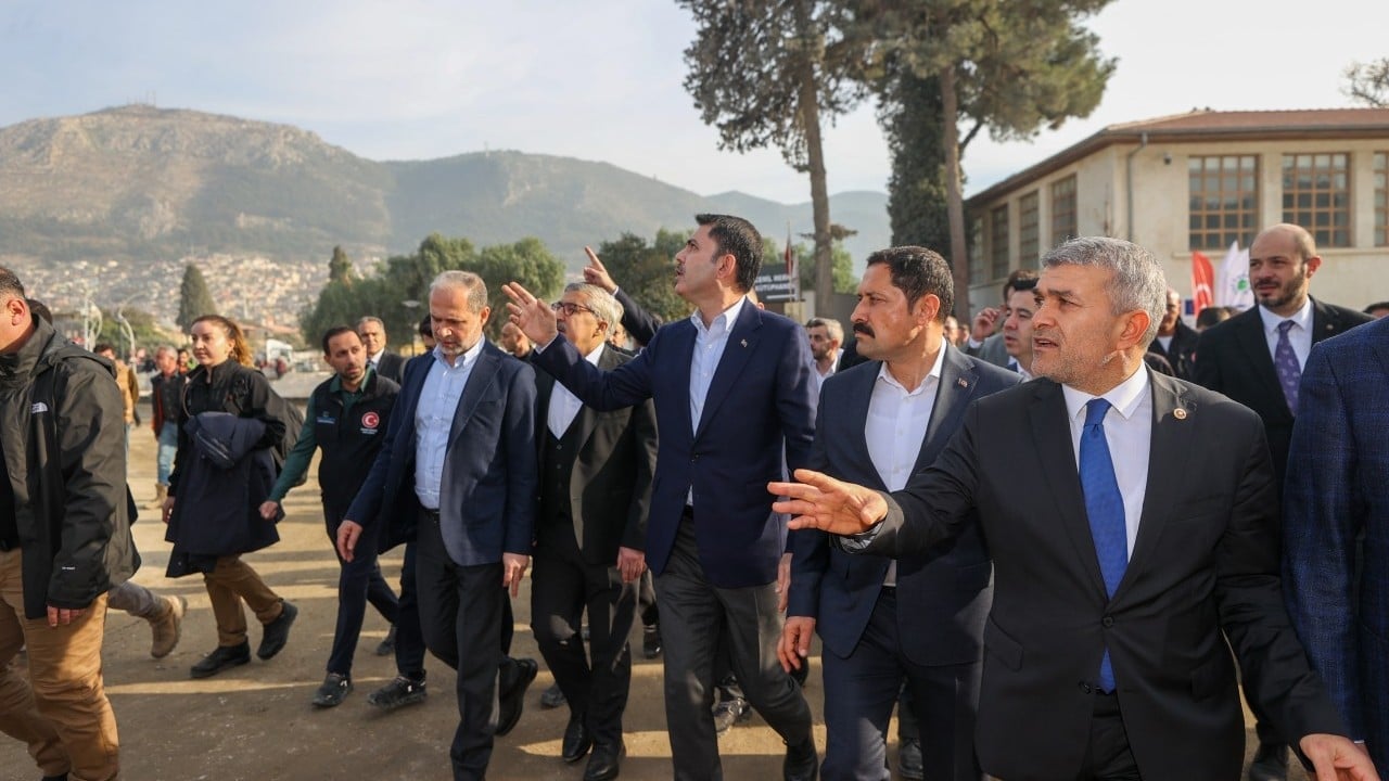 Foto - Hacı Yakışıklı kaleme aldı... Asrın depremi'nden asrın inşası'na Murat Kurum...