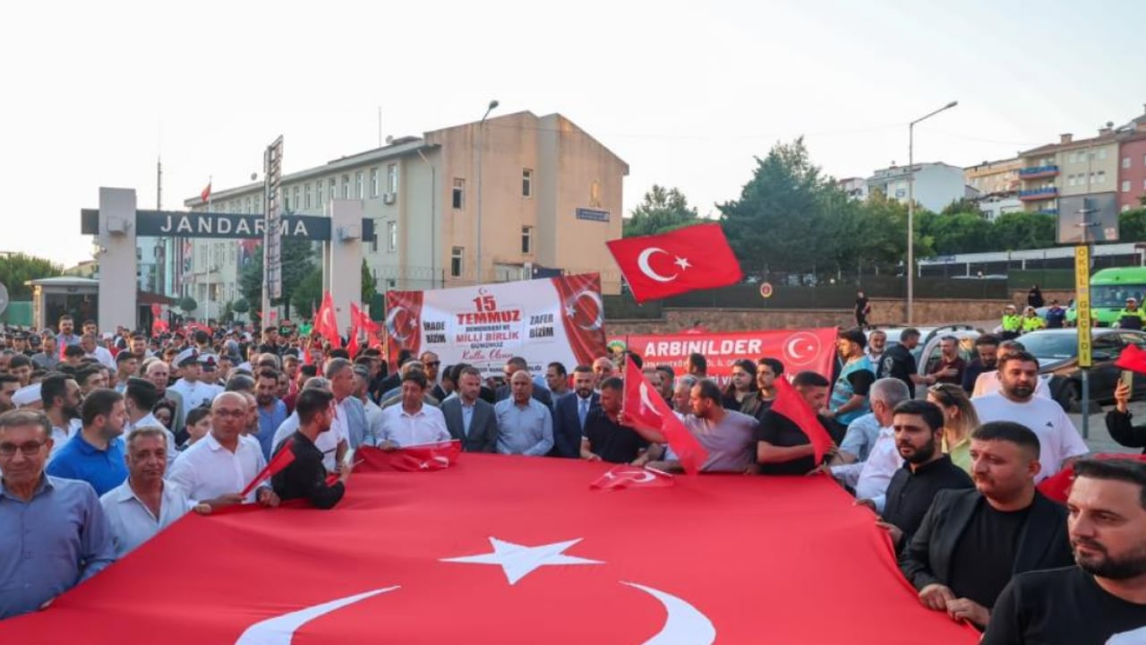 Hainlerin oyununu bozan o kutlu direnişin 10. yılı! Arnavutköy tek yürek oldu, vatan nöbeti meydanlara taştı!
