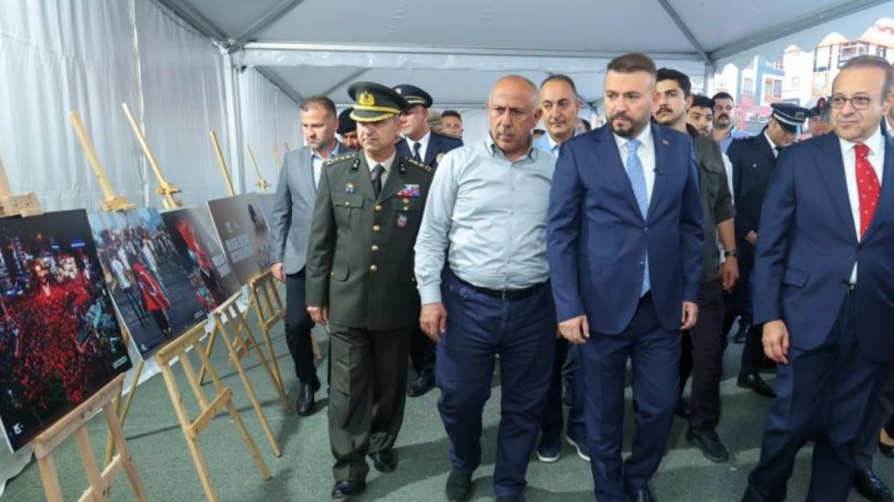 Foto - Hainlerin oyununu bozan o kutlu direnişin 10. yılı! Arnavutköy tek yürek oldu, vatan nöbeti meydanlara taştı!