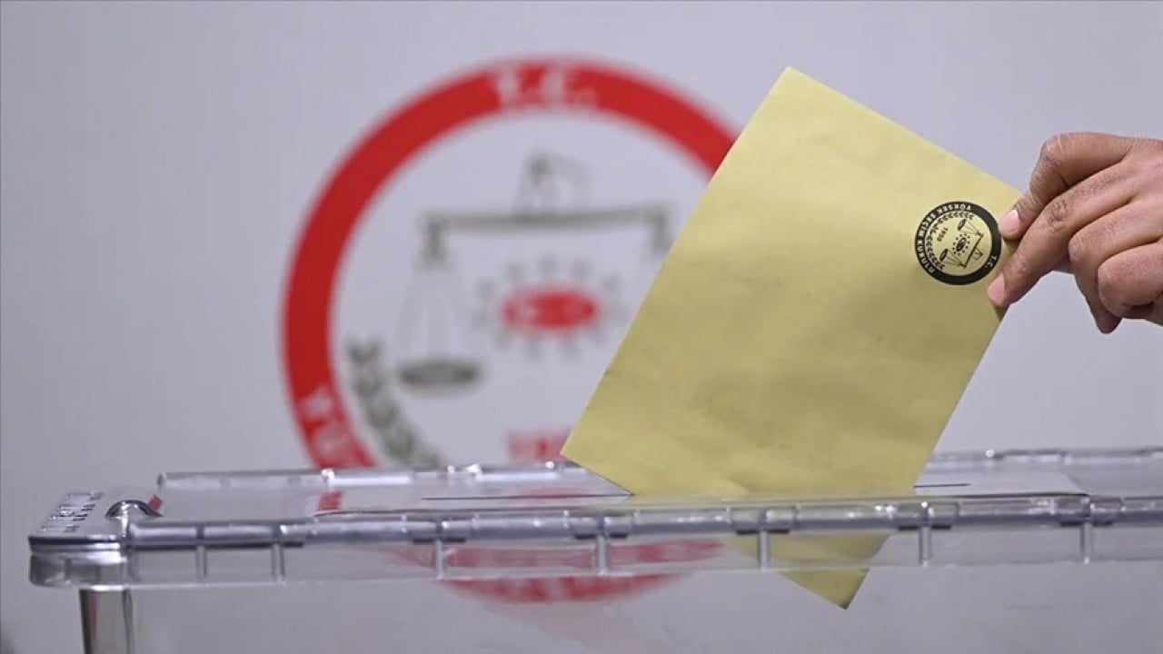 Foto - Hakan Bayrakçı son seçim anketinde gündeme oturan detayı açıkladı: Parti 4 puan birden kaybetti