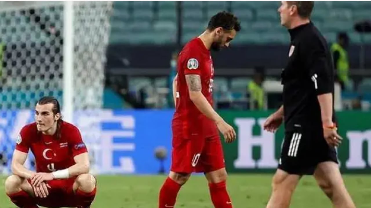 Foto - Hakan Çalhanoğlu eleştirilerine sert cevap: 'Hani dün gurur duyuyordunuz'