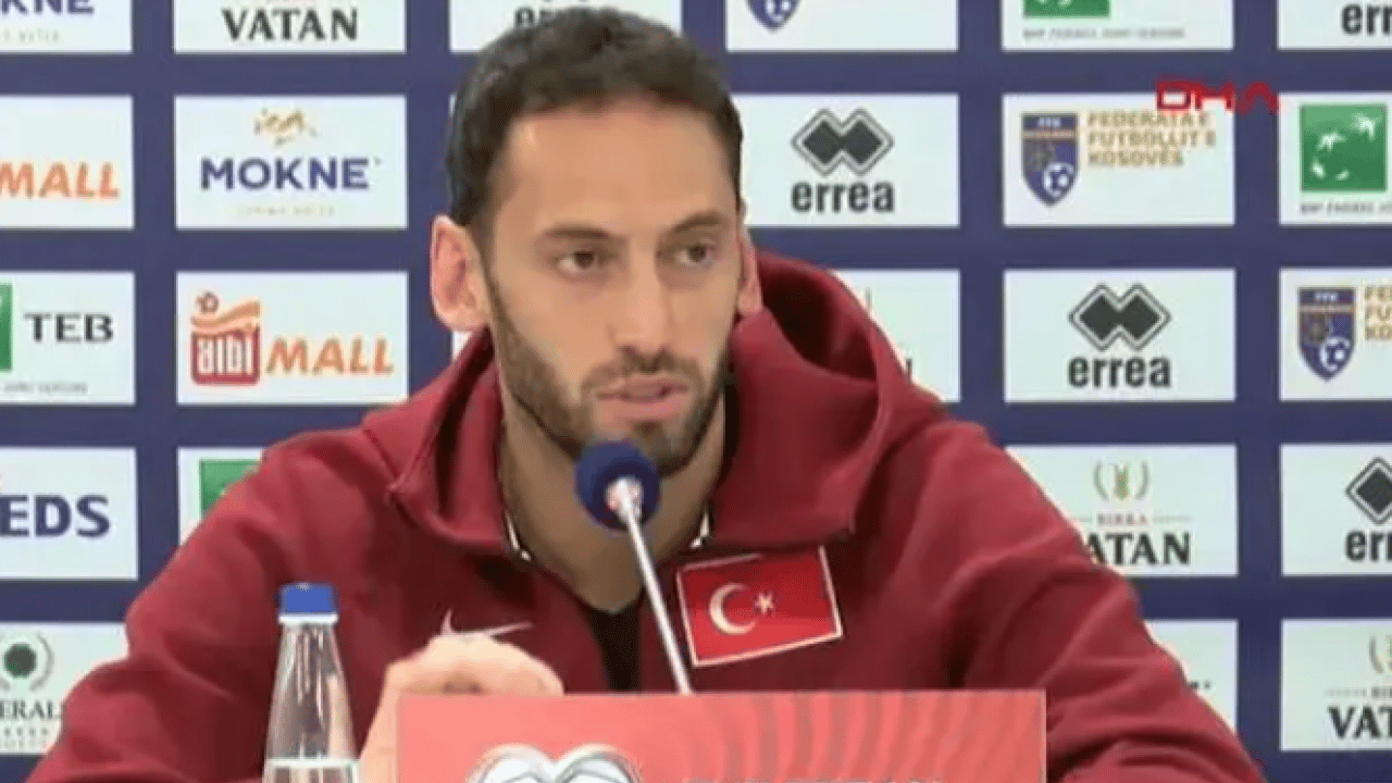 Foto - Hakan Çalhanoğlu krampon yerine kara lastik giydi! İşte o ilginç görüntüler!