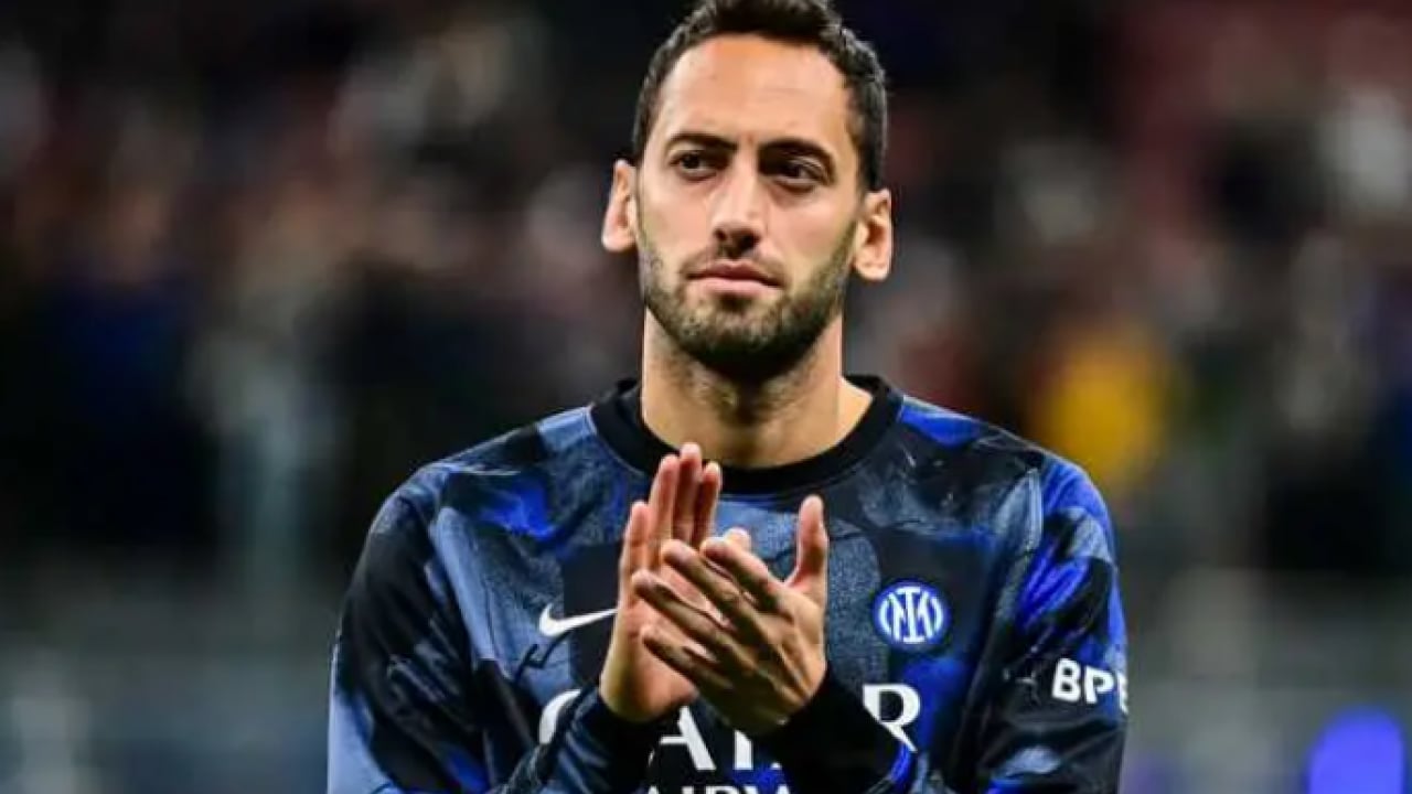 Hakan Çalhanoğlu krampon yerine kara lastik giydi! İşte o ilginç görüntüler!