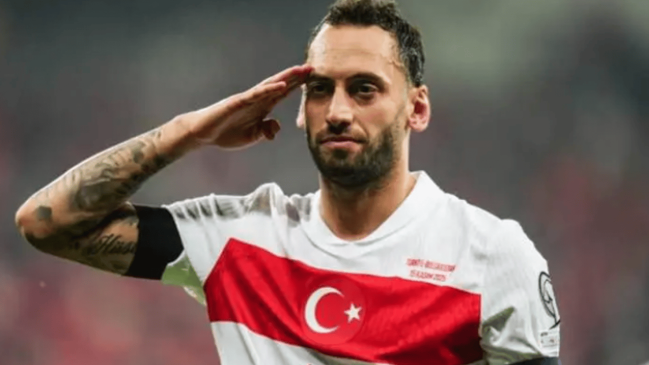 Foto - Hakan Çalhanoğlu krampon yerine kara lastik giydi! İşte o ilginç görüntüler!