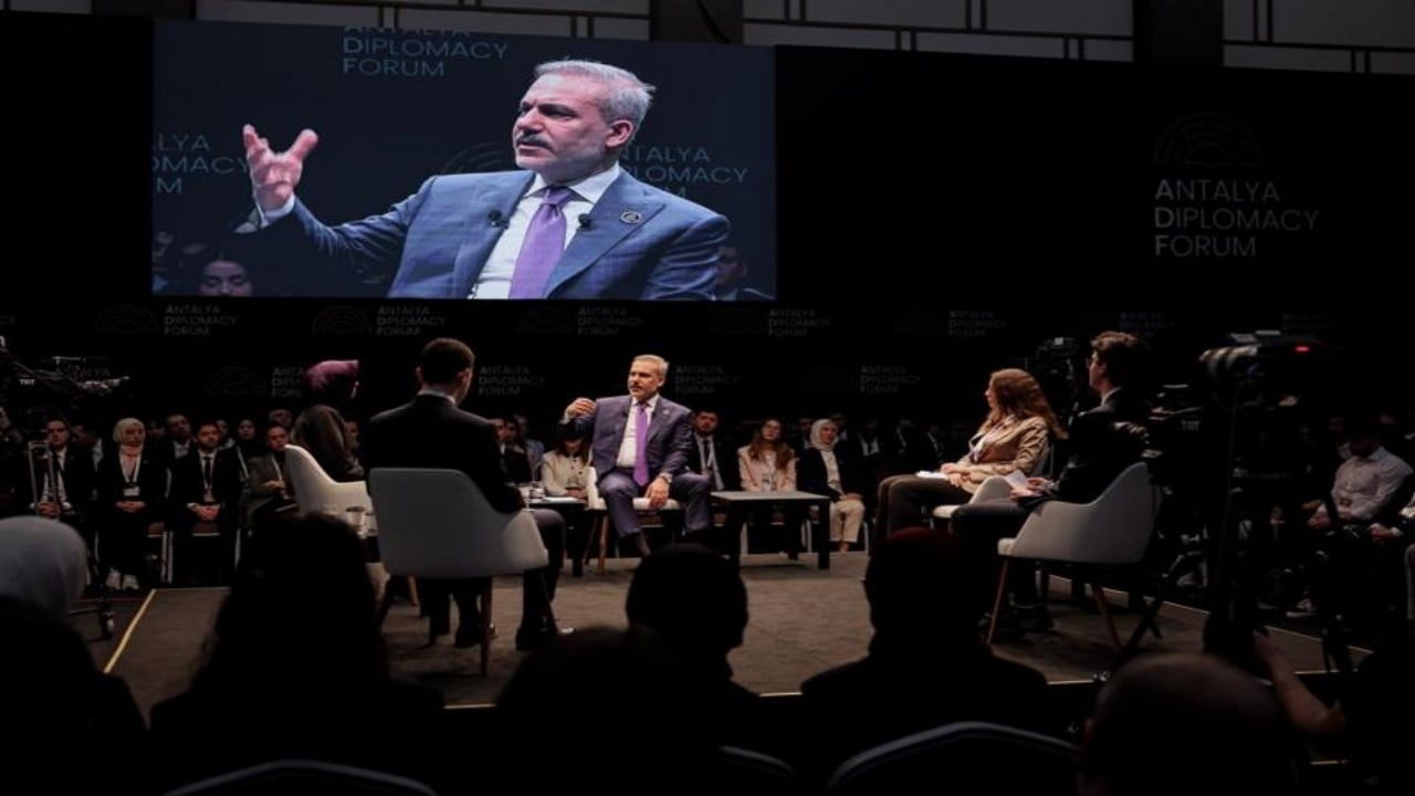 Foto - Hakan Fidan konuştu, Atina karıştı! Yunan medyasından itiraf gibi manşet: "Kirli ittifakın esiri olduk"