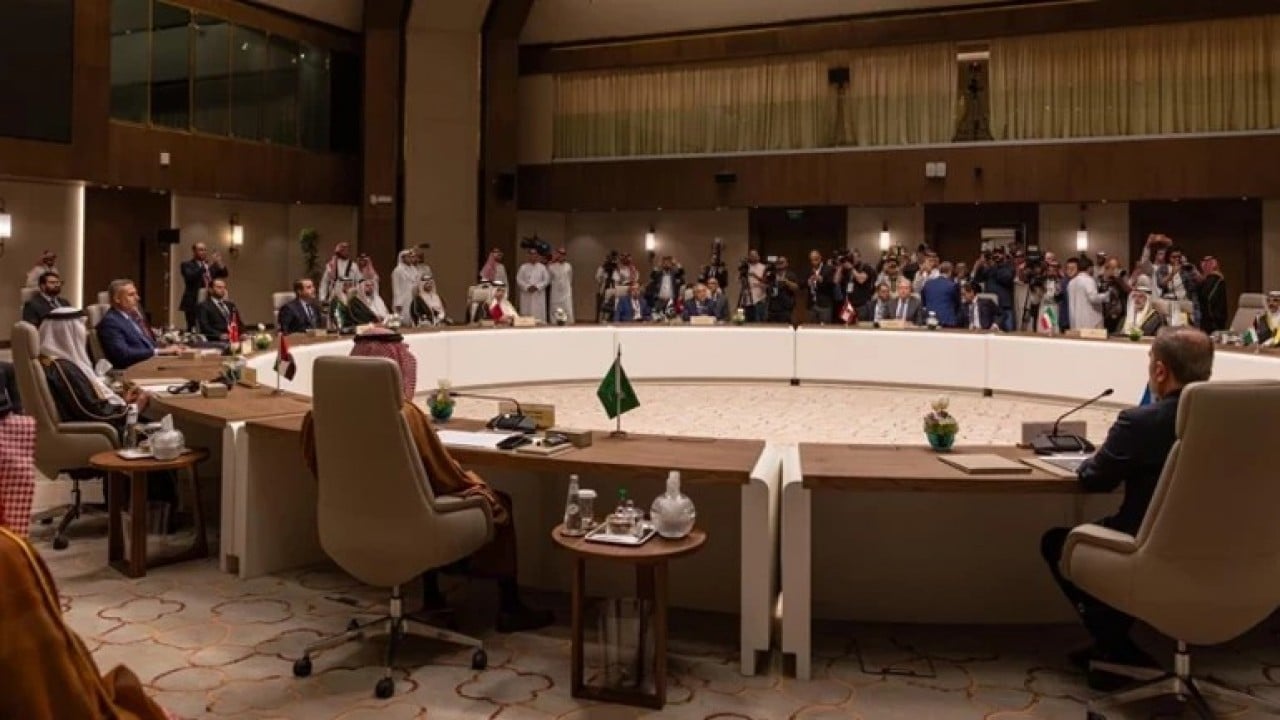 Foto - Hakan Fidan toplantıda masaya yumruğunu vurdu! 12 ülkenin imzalayacağı metin son anda değişti