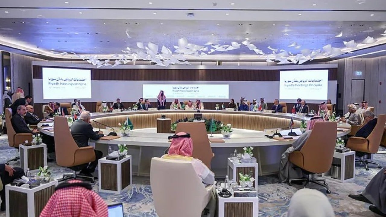 Foto - Hakan Fidan toplantıda masaya yumruğunu vurdu! 12 ülkenin imzalayacağı metin son anda değişti