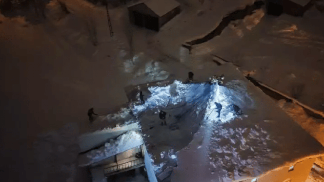 Foto - Hakkari'de korku dolu anlar: İmam köylüyü yardıma çağırdı!